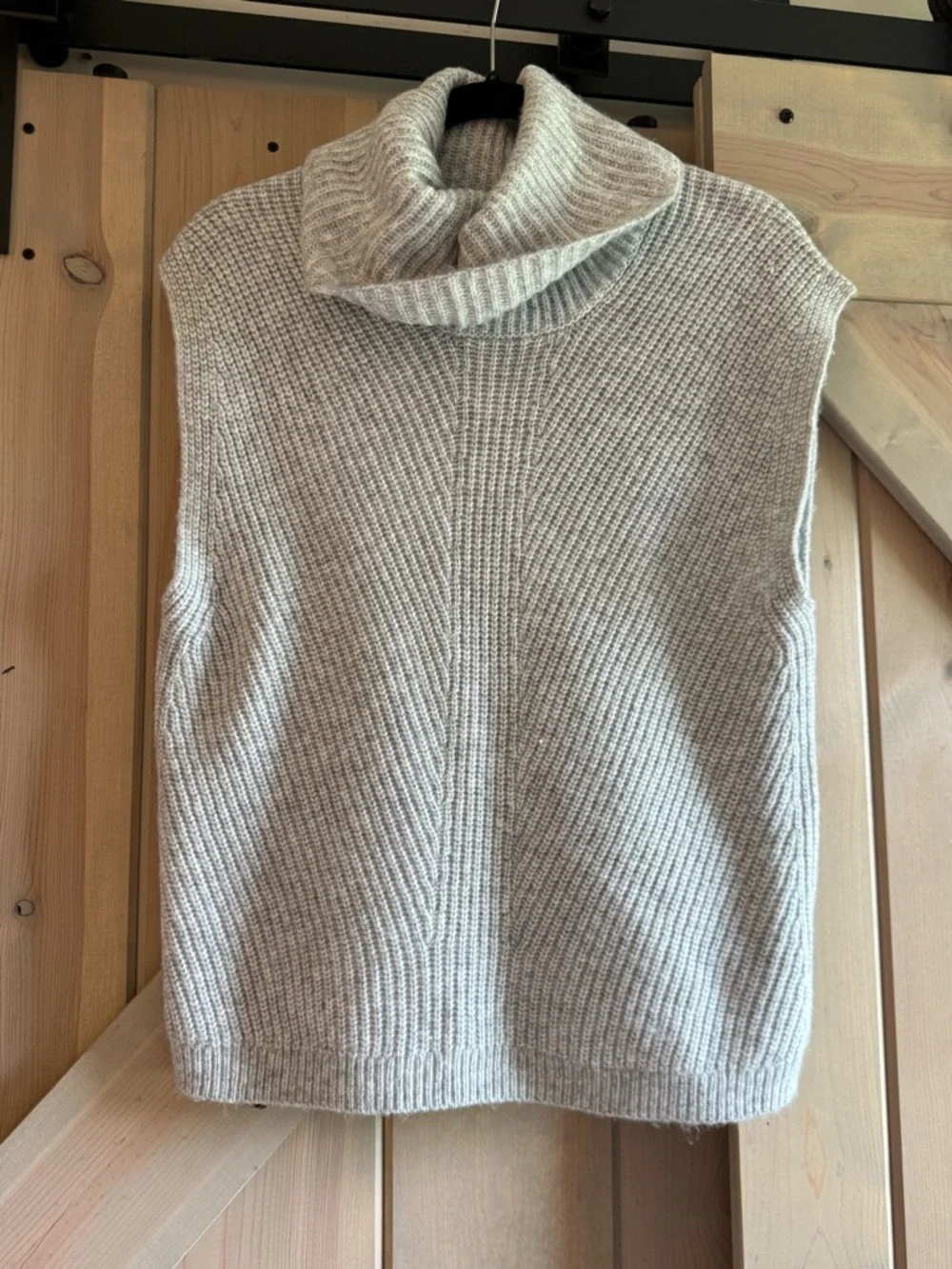 NWT Express *Grey Sleeveless Turtleneck Sweater - Picture 2 of 6